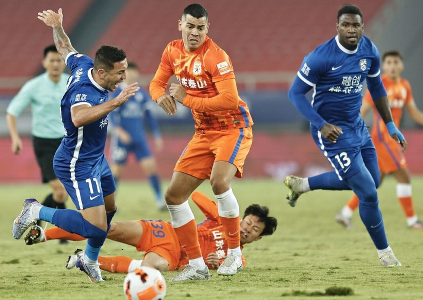 kaiyun下载-包含今晨欧超杯焦点战；武汉三镇迎来里程碑；更衣室稳定；赛季目标并未改变的词条-kaiyun下载