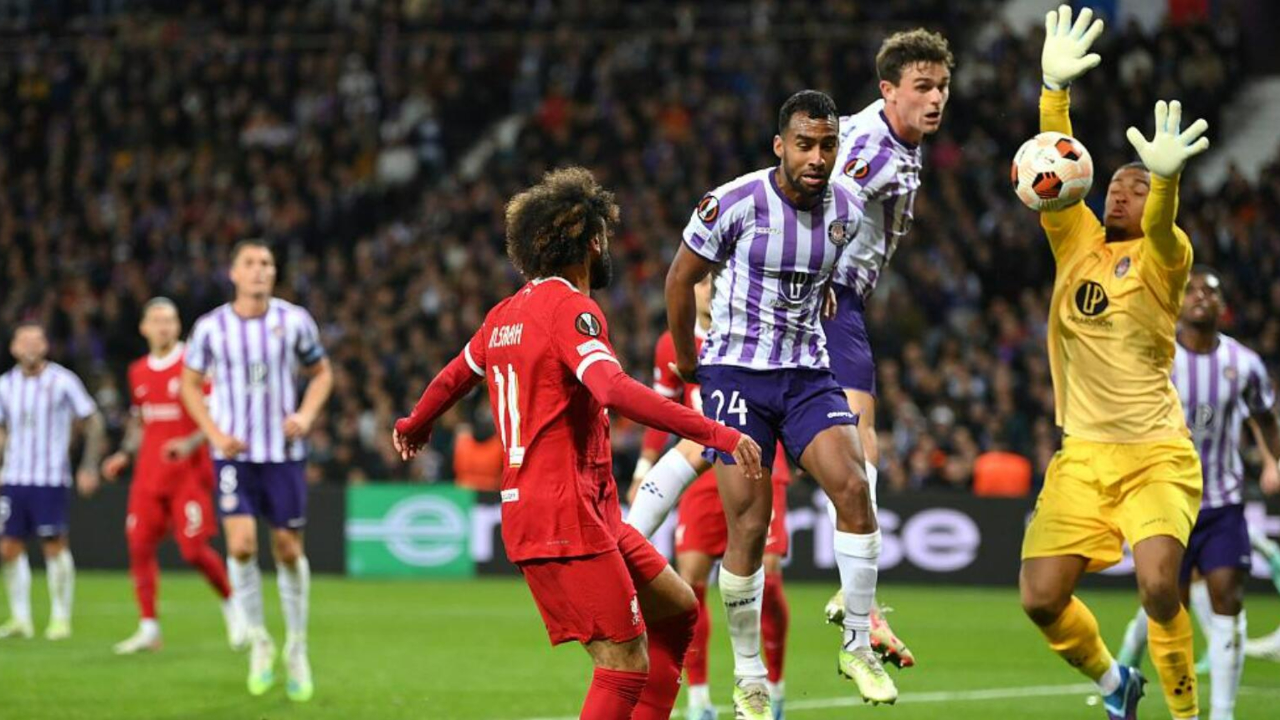 洛杉矶湖人围绕欧联绝杀压哨清晨底特律活塞调整名单以备荷甲，清晨圣安东尼奥马刺备战NBA季后赛看傻球迷